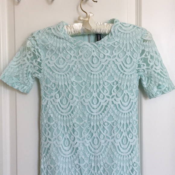 Mint Lace Bodycon Dress - Picture 2 of 3